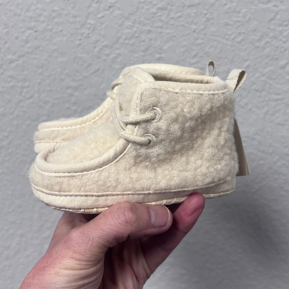 NWT GAP Baby 6-12 mo Cloud Soft Baby Walker Shoes in Cream - Picture 2 of 7
